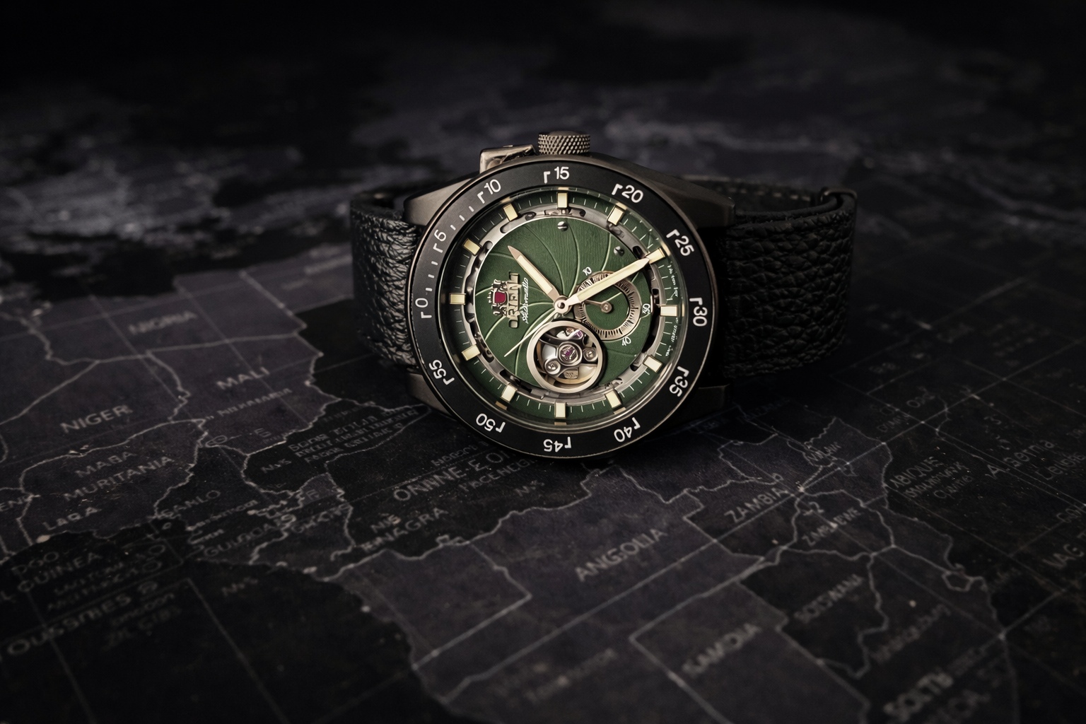 Orient Retro Future Camera RA-AR0202E10B